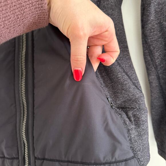 Lululemon Rebel Runner Jacket in Black / Wee Stripe Black Heathered Black 4 - Picture 9 of 15